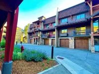 STUNNING Ski Condo, 250 yards to Gondola  PRIVATE Sauna, AC, Pool, Hot Tubs! - Swimmingpools