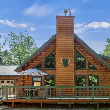 Luxury Log Cabin • Paradise in the Lakes Region