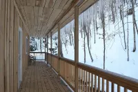 Cozy River front cabin w/Private natural spring. Pet Friendly!
