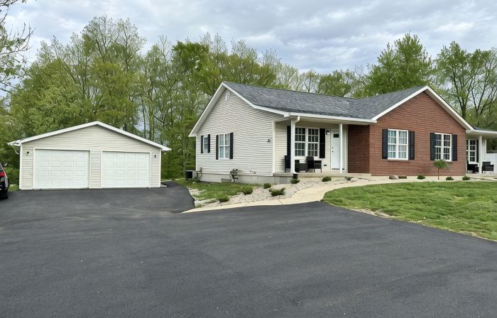 Beautifully remodeled duplex near the ARK encounter. This listing is for 1 side.