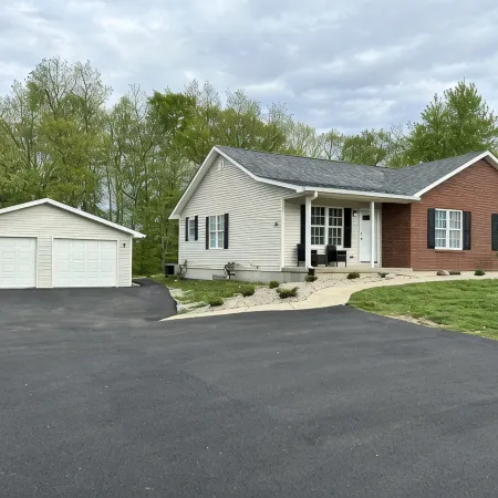 Beautifully remodeled duplex near the ARK encounter. This listing is for 1 side.