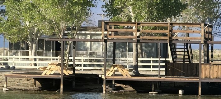 Death Valley Passageway Lakeside Cabin A at Lake Olancha Hotels in Inyo County