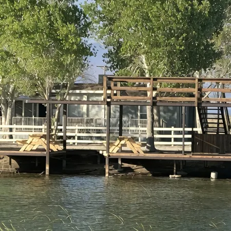 Death Valley Passageway Lakeside Cabin A at Lake Olancha