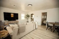 Kanab Cottage - cozy & secluded - Homestays