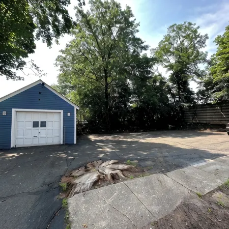 Perfect for family/corporate, Strategic location, 2mi Yale, 2.8 mi Airport,
