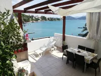Apartment Olly seafront large terrace with barbecue 4 sunbeds and garden Hotels in Klek