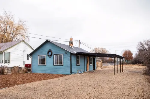 2 bed 1 bath cottage home