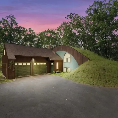 Sunset Burrow Retreat in Roscommon, MI - whole house, 3 bed, 2.5 bath!