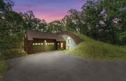 Sunset Burrow Retreat in Roscommon, MI - whole house, 3 bed, 2.5 bath! - Wifi