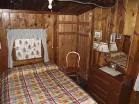 Pine Crest- Historic 3 bedroom Log Cabin built in the 1930's by the CCC. - Chalets