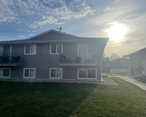 Lovely 2 Bedroom apartment Hotels in Camrose