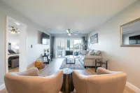 Waterfront Gorgeously Updated Apartment 2 Bed