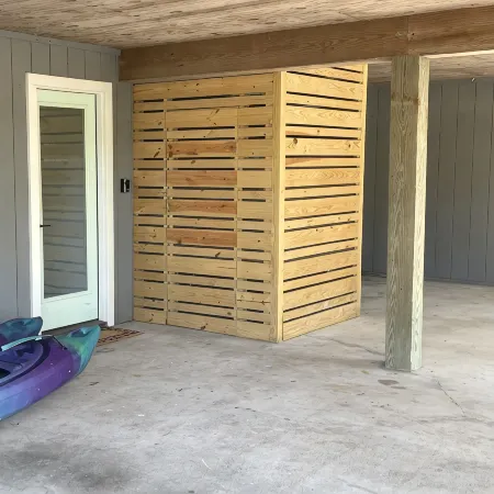 Modern 2 Bedroom with Quick Walk to the Beach, Pet Friendly