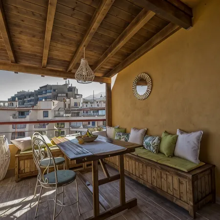 COMFORTABLE APARTMENT WITH FIRST LINE TERRACE AND SEA VIEWS
