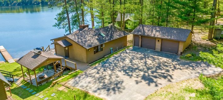 2  Lake Cabins & Saunа & Access to Trails Hotels in Oneida County