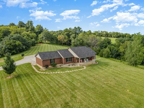 Close to the Ark! Incredible views on 10 private acres w/ firepits!