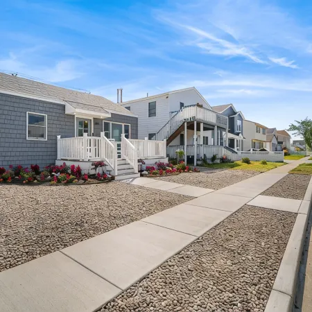 Beach Bungalow -- 1.5 Blocks to Beach!
