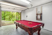 10 minutes to Casino with hot tub!