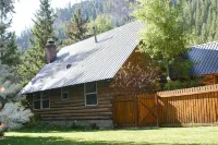 Dog-Friendly Fishing/Ski Log Home by River/Mountain – a Feeling of Old Ketchum - breakfast