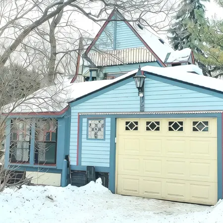 Modern Victorian on private secluded lot, spectacular views, centrally located!
