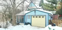 Modern Victorian on private secluded lot, spectacular views, centrally located! - balcony
