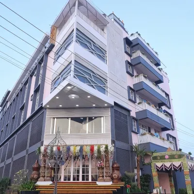 Atmosfera 鄰近大榕樹的酒店