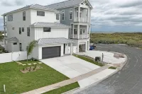 New 3800sf custom home with unobstructed ocean views and private pool - 4-Star