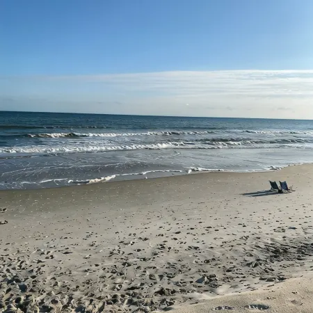 2 Blocks to the Beach- Pool- King-Sized Beds- Sound- Sups- Linens- Beachgear