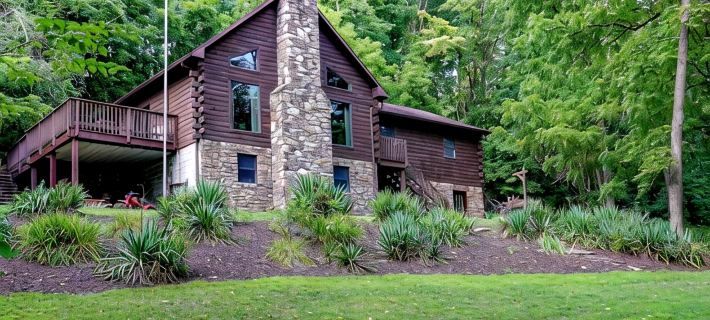 The Flying Squirrel Lodge--Luxury Lodge Near Raystown Lake and Penn State Hotels in Huntingdon County