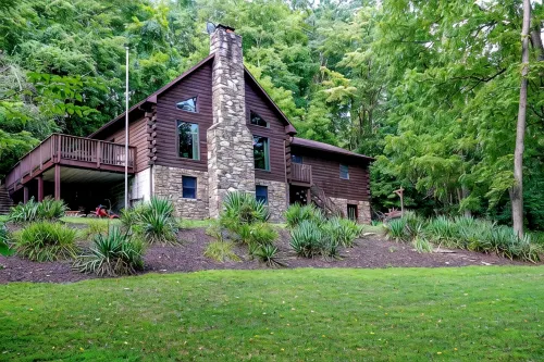 The Flying Squirrel Lodge--Luxury Lodge Near Raystown Lake and Penn State - 4-Star