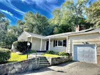 3-bedroom Candlewood Lakeside house