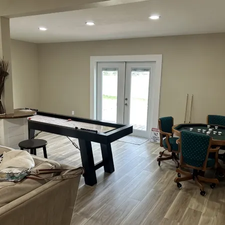 Lake House! Game Room, Fire Pit, Huge Kitchen, Remodeled!