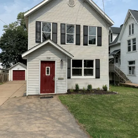 Spacious house in the heart of Marquette.