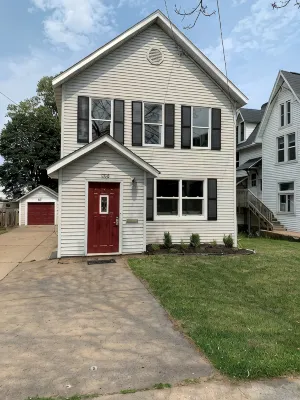 Spacious house in the heart of Marquette.