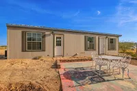 Tiny Home Getaway in Arizona-Mountain views in Rural Area - Mountain View