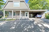 Private full-floor upstairs 2 bedroom apartment @13th & Grand