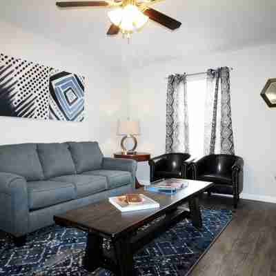 Awesome Location 2 Bedroom 2.5 Bath / Dog Friendly - 511B Others