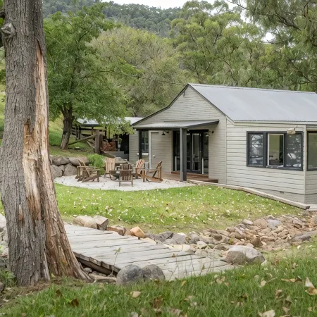 The River Cottage - Idyllic river side cottage