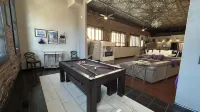 Modern 3000sf 4-Bedroom Loft in Historic Downtown Fort Scott - Wifi