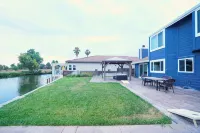 Stunning Waterfront 3BR Retreat in Discovery Bay - 4-Star