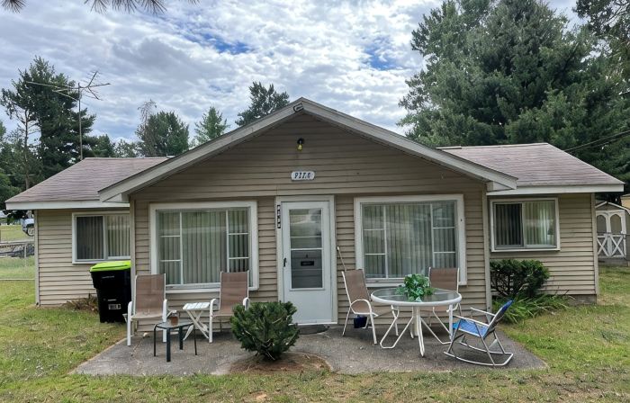 Charming 1-bedroom 1/2 house in soothing St Helen Hideaway with WiFi