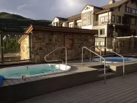 Cozy Ski in/Ski out studio steps from the lift! - 무료 와이파이