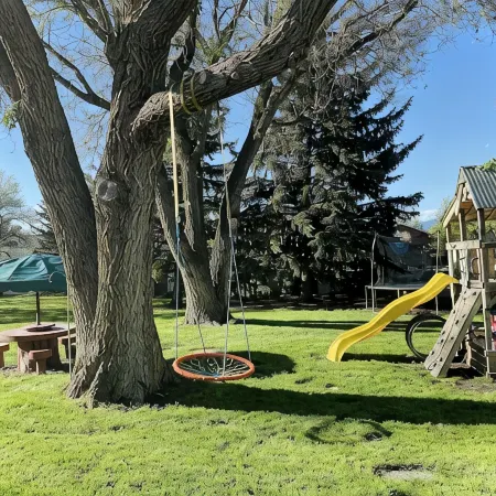Rizen Cottage - A Cozy Montana Getaway
