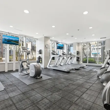 Luxury Downtown Ocean+Mountain views A/C Comfort Pool / hot tub/ sauna/ gym