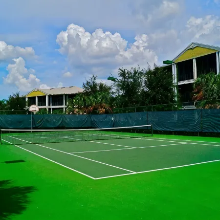 Spacious Resort Condo on Lake 10 Min from Disney-Fab Amenities 120+ 5 Stars