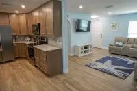 Newly Renovated Family Vacation Rental with Pool & Spa - 4 ดาว