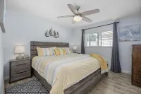 CHARMING BEACH COTTAGE FULLY REMODELED - Bungalows