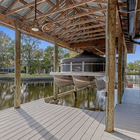OLD HOMOSASSA- RIVER WATERFRONT HOUSE ICE MACHINE-DEEP BAY- FOUR KAYAKS