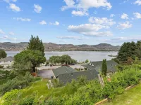 Beautiful views of Lake Chelan, scenic getaway close to downtown and Slidewaters シュランのホテル