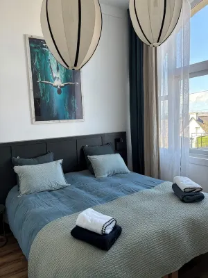Apartment 2/4 Pers.  , Terrace 25m2 - 50m Beach and GR34. Dogs Welcome - Homestays
